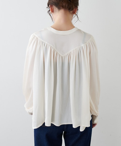 natural couture(ナチュラルクチュール)の「【WEB限定カラー有り】ヨーク×ギャザーデザイン2WAYブラウス(シャツ/ブラウス・レディース・ベージュ/グレー/アイボリー/その他1/その他2・FREE)」の17枚目の写真