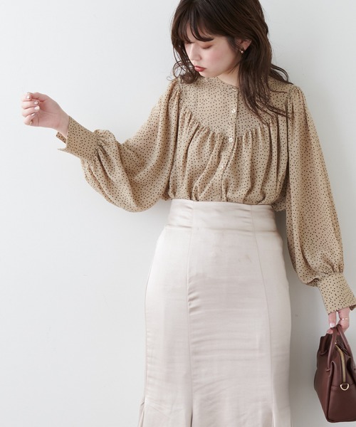 natural couture(ナチュラルクチュール)の「【WEB限定カラー有り】ヨーク×ギャザーデザイン2WAYブラウス(シャツ/ブラウス・レディース・ベージュ/グレー/アイボリー/その他1/その他2・FREE)」の6枚目の写真