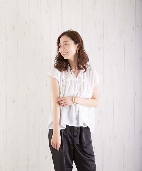 VIBGYOR（ヴィブジョー）の「スラブガーゼフレンチスリーブギャザーBL(AS)（シャツ/ブラウス・レディース・ホワイト/ラベンダー/グリーン/グレイッシュベージュ・FREE）」の22枚目の写真