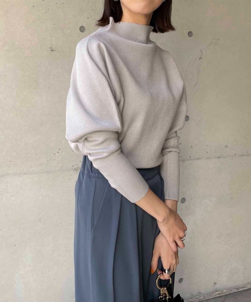 CAPRICIEUX LE'MAGE（カプリシューレマージュ）の「バナナ2重織プルオーバー（ニット/セーター・レディース・ブラック/グレー/オフホワイト・FREE）」の3枚目の写真