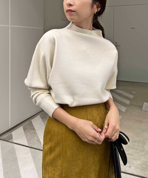 CAPRICIEUX LE'MAGE（カプリシューレマージュ）の「バナナ2重織プルオーバー（ニット/セーター・レディース・ブラック/グレー/オフホワイト・FREE）」の2枚目の写真