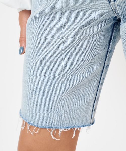 SPIRALGIRL(スパイラルガール)の「カットオフハーフデニムパンツ(デニムパンツ・レディース・ライトブルー・SMALL/MEDIUM)」の10枚目の写真