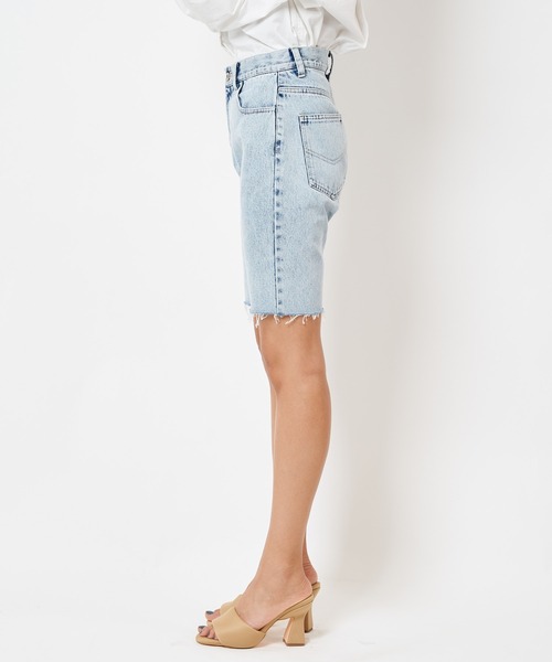SPIRALGIRL(スパイラルガール)の「カットオフハーフデニムパンツ(デニムパンツ・レディース・ライトブルー・SMALL/MEDIUM)」の8枚目の写真