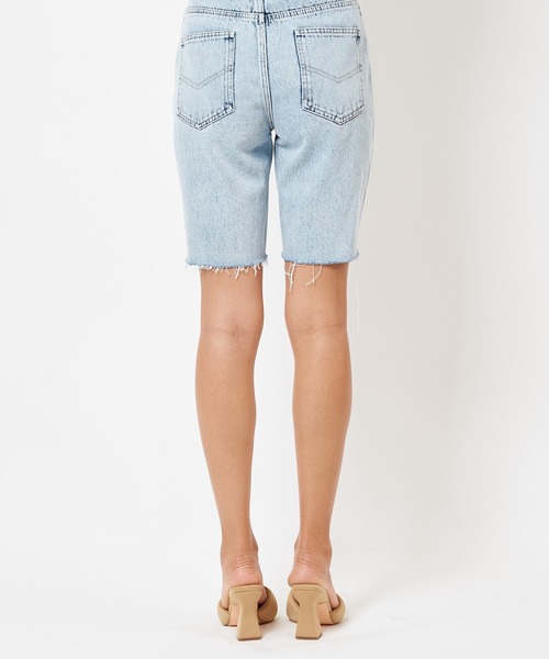 SPIRALGIRL(スパイラルガール)の「カットオフハーフデニムパンツ(デニムパンツ・レディース・ライトブルー・SMALL/MEDIUM)」の9枚目の写真