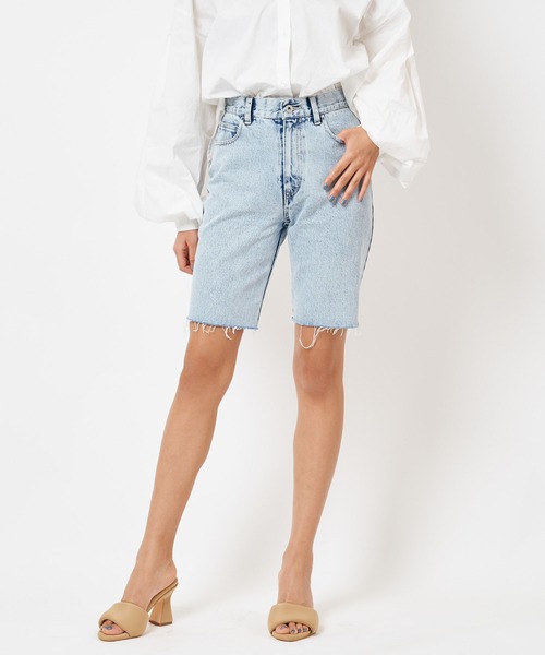 SPIRALGIRL(スパイラルガール)の「カットオフハーフデニムパンツ(デニムパンツ・レディース・ライトブルー・SMALL/MEDIUM)」の7枚目の写真