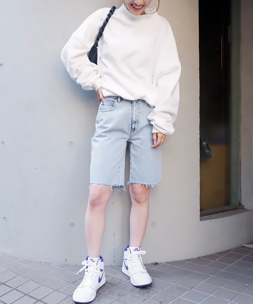 SPIRALGIRL(スパイラルガール)の「カットオフハーフデニムパンツ(デニムパンツ・レディース・ライトブルー・SMALL/MEDIUM)」の6枚目の写真