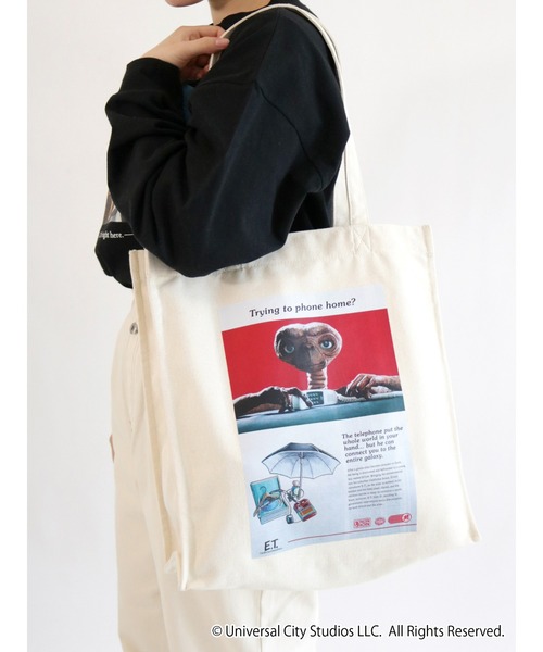 ehka sopo（エヘカソポ）の「『E.T.』ポスターアートトートバッグ（トートバッグ・レディース・レッド/オフホワイト・ﾌﾘ-）」の2枚目の写真