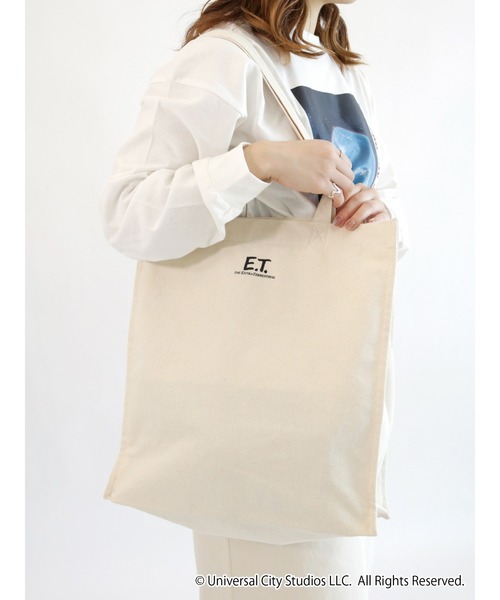 ehka sopo（エヘカソポ）の「『E.T.』ポスターアートトートバッグ（トートバッグ・レディース・レッド/オフホワイト・ﾌﾘ-）」の9枚目の写真