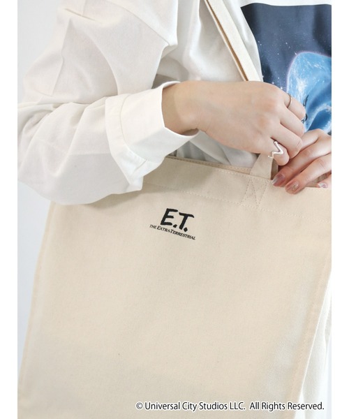 ehka sopo（エヘカソポ）の「『E.T.』ポスターアートトートバッグ（トートバッグ・レディース・レッド/オフホワイト・ﾌﾘ-）」の10枚目の写真