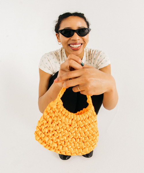 GIMME GIMME(ギミーギミー)の「【GIMME GIMME】Ribbon knitting mini bag gima22s003(ハンドバッグ・レディース・オレンジ/ライトグリーン/ライトブルー/ブラック・FREE)」の1枚目の写真