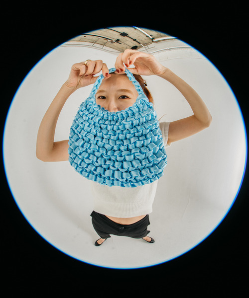 GIMME GIMME(ギミーギミー)の「【GIMME GIMME】Ribbon knitting mini bag gima22s003(ハンドバッグ・レディース・オレンジ/ライトグリーン/ライトブルー/ブラック・FREE)」の4枚目の写真