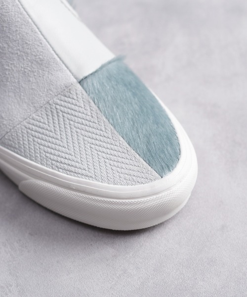 And A(アンドエー)の「VANS ヴァンズ / CLASSIC SLIP-ON 98 DX PW クラシックスリッポン レザー配色切り替えハラコ ローカットスニーカー / VN0A5KREB0P(スリッポン・レディース・ライトグレー・23.5cm/24.5cm/24cm/23cm)」の11枚目の写真