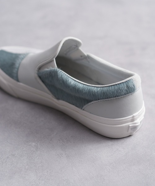 And A(アンドエー)の「VANS ヴァンズ / CLASSIC SLIP-ON 98 DX PW クラシックスリッポン レザー配色切り替えハラコ ローカットスニーカー / VN0A5KREB0P(スリッポン・レディース・ライトグレー・23.5cm/24.5cm/24cm/23cm)」の13枚目の写真