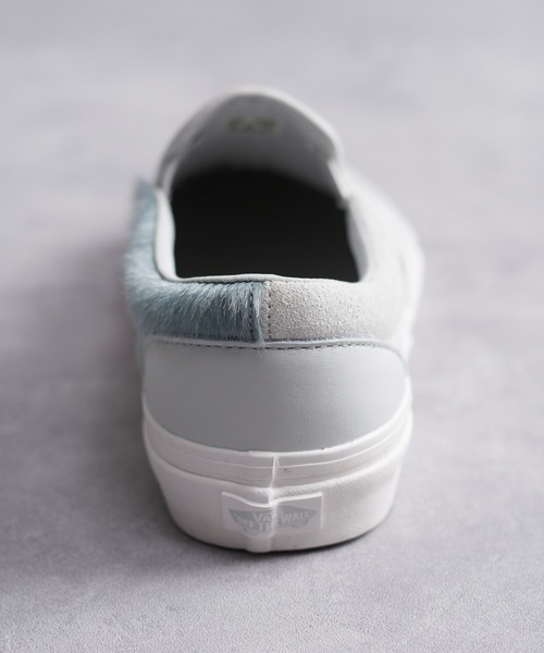 And A(アンドエー)の「VANS ヴァンズ / CLASSIC SLIP-ON 98 DX PW クラシックスリッポン レザー配色切り替えハラコ ローカットスニーカー / VN0A5KREB0P(スリッポン・レディース・ライトグレー・23.5cm/24.5cm/24cm/23cm)」の14枚目の写真