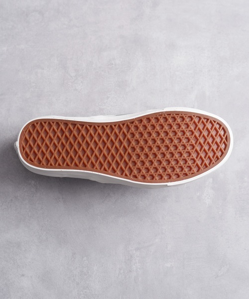 And A(アンドエー)の「VANS ヴァンズ / CLASSIC SLIP-ON 98 DX PW クラシックスリッポン レザー配色切り替えハラコ ローカットスニーカー / VN0A5KREB0P(スリッポン・レディース・ライトグレー・23.5cm/24.5cm/24cm/23cm)」の16枚目の写真