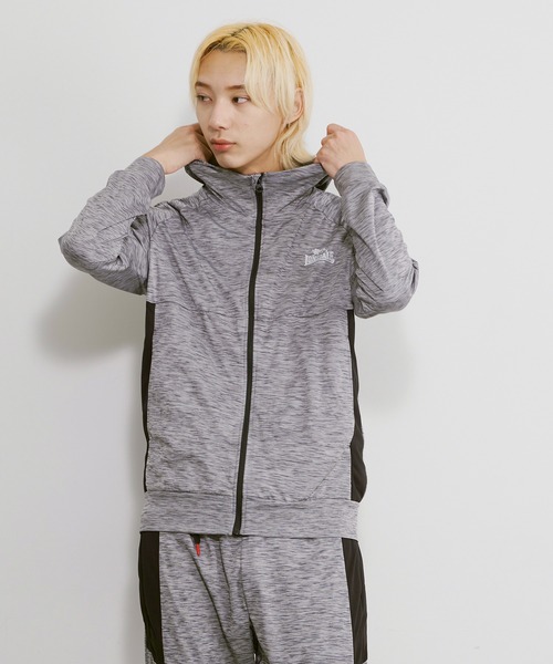 LONSDALE（ロンズデール）の「LONSDALE/ロンズデール DRY セットアップ対応可 ワンポイントロゴ リフレクタープリント 両脇ポケット 切替 ストレッチ 軽量ニット フーディ ジップパーカー（パーカー・メンズ・ネイビー/グレー/チャコール・LL/M/L）」の5枚目の写真