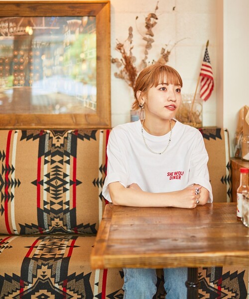 FREAK'S STORE(フリークスストア)の「WEB限定 SHE WOLF DINER×FREAK'S STORE/シーウルフダイナー 別注 ビッグシルエット バックプリントTシャツ(Tシャツ/カットソー・メンズ・ホワイト/アッシュグレー・SMALL/MEDIUM/LARGE)」の13枚目の写真