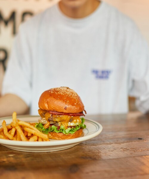 FREAK'S STORE(フリークスストア)の「WEB限定 SHE WOLF DINER×FREAK'S STORE/シーウルフダイナー 別注 ビッグシルエット バックプリントTシャツ(Tシャツ/カットソー・メンズ・ホワイト/アッシュグレー・SMALL/MEDIUM/LARGE)」の10枚目の写真