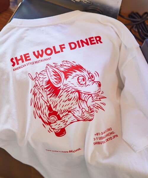 FREAK'S STORE(フリークスストア)の「WEB限定 SHE WOLF DINER×FREAK'S STORE/シーウルフダイナー 別注 ビッグシルエット バックプリントTシャツ(Tシャツ/カットソー・メンズ・ホワイト/アッシュグレー・SMALL/MEDIUM/LARGE)」の21枚目の写真