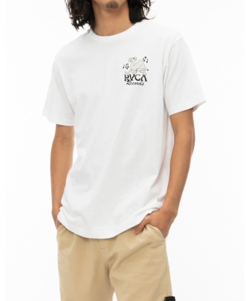 RVCA(ルーカ)の「RVCA メンズ RVCA RECORDS Tシャツ【2022年夏モデル】/ルーカ半袖バックプリントTシャツ(Tシャツ/カットソー・メンズ・ホワイト/ブラック/ゴールド・SMALL/MEDIUM/LARGE)」の4枚目の写真