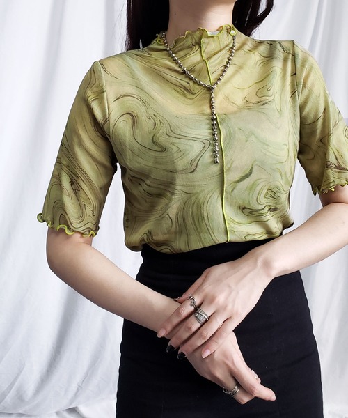 me+em select（ミームセレクト）の「※※【 ７色展開 /２WAY 】総柄マーブルシアー半袖メロートップス 《マーブルトップスに半袖バージョンが登場！ 》（Tシャツ/カットソー・レディース・チャコールグレー/パープル/グレー/オレンジ/グリーン/ミント/ブルー・MEDIUM/LARGE/SMALL）」の4枚目の写真