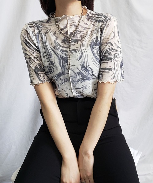 me+em select（ミームセレクト）の「※※【 ７色展開 /２WAY 】総柄マーブルシアー半袖メロートップス 《マーブルトップスに半袖バージョンが登場！ 》（Tシャツ/カットソー・レディース・チャコールグレー/パープル/グレー/オレンジ/グリーン/ミント/ブルー・MEDIUM/LARGE/SMALL）」の9枚目の写真