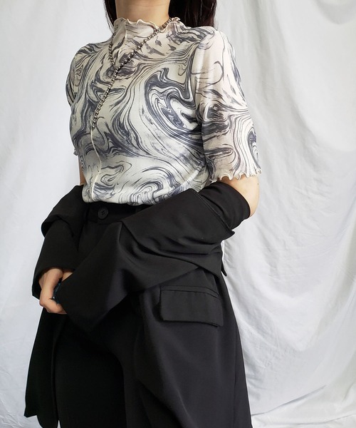 me+em select（ミームセレクト）の「※※【 ７色展開 /２WAY 】総柄マーブルシアー半袖メロートップス 《マーブルトップスに半袖バージョンが登場！ 》（Tシャツ/カットソー・レディース・チャコールグレー/パープル/グレー/オレンジ/グリーン/ミント/ブルー・MEDIUM/LARGE/SMALL）」の12枚目の写真