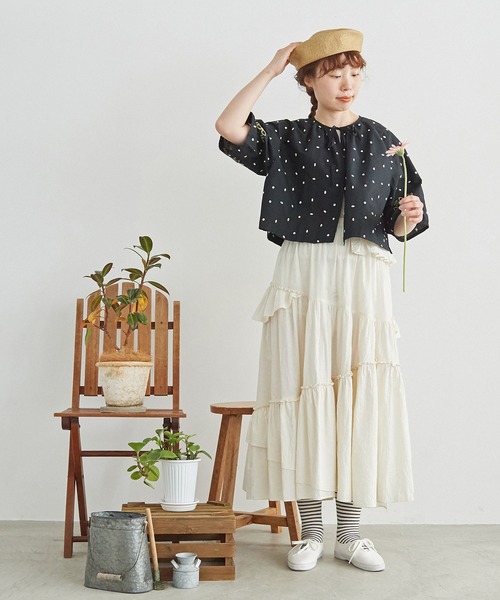 chambre de charme（シャンブルドゥシャーム）の「●石ころドットとお花刺繍 ブラウス（シャツ/ブラウス・レディース・ブラック・FREE）」の10枚目の写真