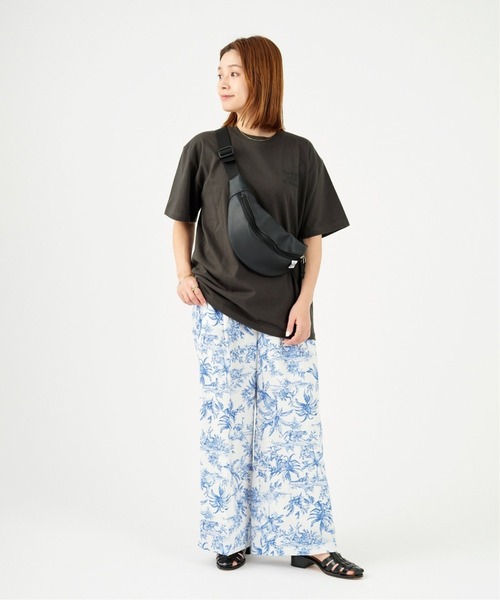 JOURNAL STANDARD(ジャーナルスタンダード)の「《追加2》BACK LOGO WORLD Tシャツ(Tシャツ/カットソー・レディース・ブラック系その他/ホワイト/ピンク・FREE)」の4枚目の写真