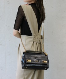 GUESS/ゲス 型押しフェイクレザーフラップ付ミニショルダーKATEY Flap Shoulder Bag