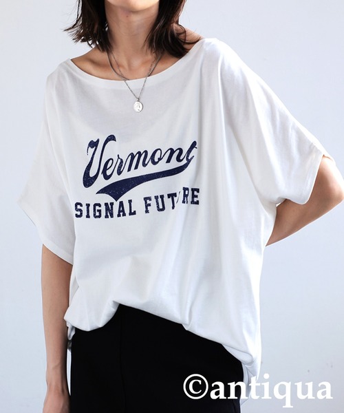antiqua(アンティカ)の「『迷わずイロチ買い。』カレッジロゴデザインドルマンT(Tシャツ/カットソー・レディース・ホワイト系その他/ブラック系その他/ブラウン系その他/グリーン系その他/ブルー系その他/パープル系その他/ピンク系その他/グリーン系その他2/グリーン系その他3/ピンク系その他2・FREE)」の3枚目の写真