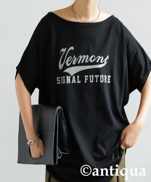 antiqua(アンティカ)の「『迷わずイロチ買い。』カレッジロゴデザインドルマンT(Tシャツ/カットソー・レディース・ホワイト系その他/ブラック系その他/ブラウン系その他/グリーン系その他/ブルー系その他/パープル系その他/ピンク系その他/グリーン系その他2/グリーン系その他3/ピンク系その他2・FREE)」の4枚目の写真