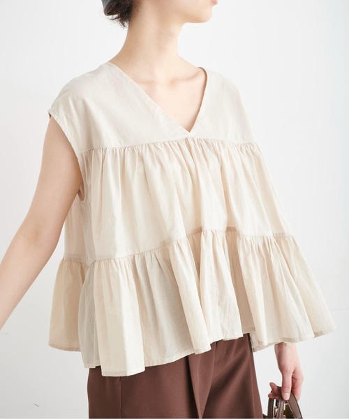 FREE'S MART（フリーズマート）の「◆Vネックティアードフレンチスリーブブラウス（シャツ/ブラウス・レディース・ブラック/ベージュ/パープル・FREE）」の2枚目の写真