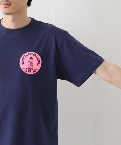 JOURNAL STANDARD（ジャーナルスタンダード）の「【VENICE 8 COFFEE×JS】CAMPING CAR Tシャツ（Tシャツ/カットソー・メンズ・ホワイト/ネイビー・MEDIUM/LARGE/X-LARGE）」の9枚目の写真