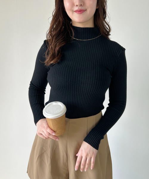 CLEA（クレア）の「モックネックカラーリブトップス（ニット/セーター・レディース・ダークグリーン/アイボリー/ブラック/マスタード/ホワイト/テラコッタ・FREE）」の22枚目の写真
