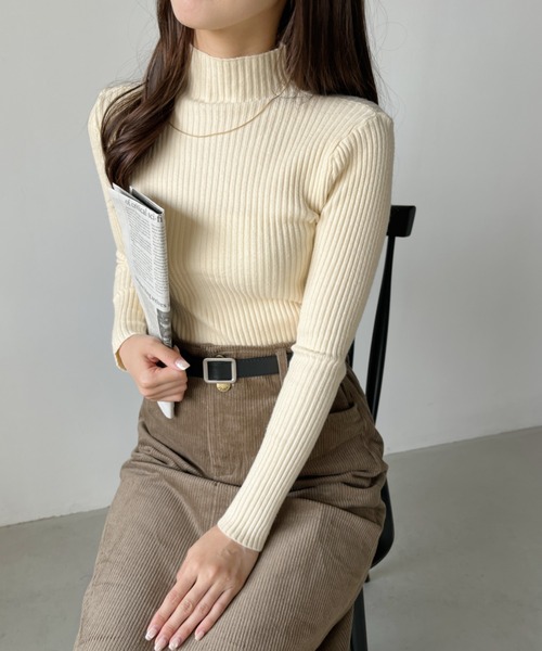 CLEA（クレア）の「モックネックカラーリブトップス（ニット/セーター・レディース・ダークグリーン/アイボリー/ブラック/マスタード/ホワイト/テラコッタ・FREE）」の19枚目の写真