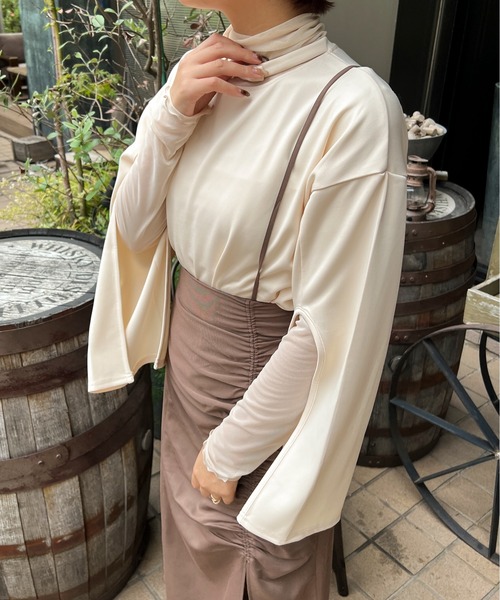 Ambre Ciel（アンブルシエル）の「袖スリットカットトップス／【WEB/EC限定商品】（Tシャツ/カットソー・レディース・ベージュ/アイボリー・FREE）」の5枚目の写真