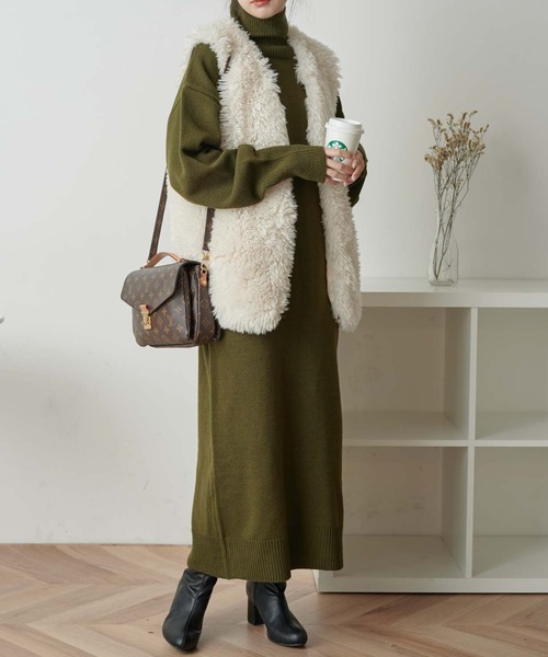 WEGO（ウィゴー）の「WEGO/【WEB限定】バックスリットタートルニットワンピース（ワンピース・レディース・ブラック/ダークグリーン/アイボリー・FREE）」の5枚目の写真