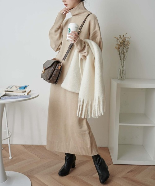 WEGO（ウィゴー）の「WEGO/【WEB限定】バックスリットタートルニットワンピース（ワンピース・レディース・ブラック/ダークグリーン/アイボリー・FREE）」の6枚目の写真