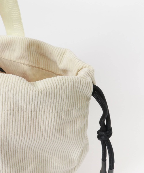 URBAN RESEARCH Sonny Label（アーバンリサーチサニーレーベル）の「コーデュロイ巾着バッグ（ショルダーバッグ・レディース・オフホワイト/ブラック・ONE）」の8枚目の写真