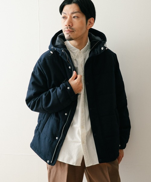 ITEMS URBANRESEARCH（アイテムズ アーバンリサーチ）の「中綿キルティング フーディージャケット（ダウンジャケット/コート・メンズ・ブラック/チャコールグレー/ブラウン/ネイビー・MEDIUM/LARGE）」の4枚目の写真