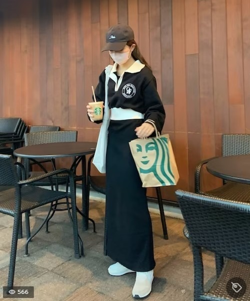 Cozy&Kitsch（コージーアンドキッチ）の「Cozy＆Kitsch カラークロップ裏起毛スウェット（スウェット・レディース・ホワイト系その他/ブラック・FREE）」の5枚目の写真