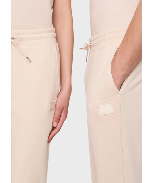 EMPORIO ARMANI EA7（エンポリオアルマーニイーエーセブン）の「【エンポリオ アルマーニ EA7】Logo Series ユニセックス ジョガーパンツ オーガニックコットン混紡（スウェットパンツ・メンズ・ライトベージュ/ライトブルー・MEDIUM/SMALL/X-SMALL/LARGE/X-LARGE）」の19枚目の写真