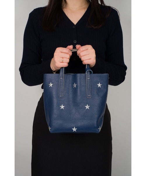 【NUR ヌール】　星柄刺繍ミニレザートートバッグ　美品 NUR（ヌール）の「【NUR/ヌール】星柄刺繍 ミニ レザー トート