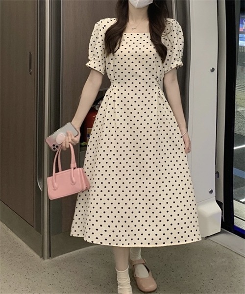 FREE STYLISTS（フリー スタイリスト）の「ウエストベルト　花柄フレアワンピース（ワンピース・レディース・イエロー/ブルー/オフホワイト/ピンク・FREE）」の2枚目の写真