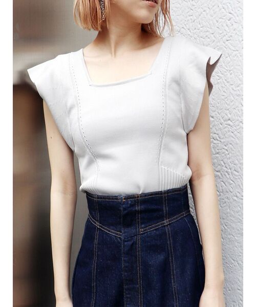 MURUA（ムルーア）の「スクエアフリルニットタンク（ニット/セーター・レディース・マスタード/ブラック/アイボリー・FREE）」の2枚目の写真