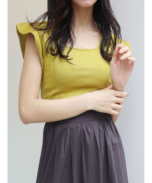 MURUA（ムルーア）の「スクエアフリルニットタンク（ニット/セーター・レディース・マスタード/ブラック/アイボリー・FREE）」の3枚目の写真