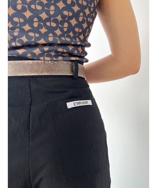 EMODA(エモダ)の「2WAYワイドカーゴパンツ(カーゴパンツ・レディース・アイボリー/カーキ/ブラック・SMALL/MEDIUM)」の4枚目の写真