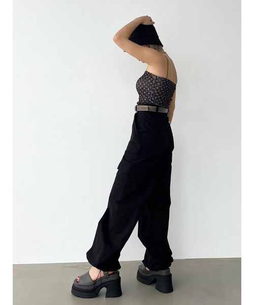 EMODA(エモダ)の「2WAYワイドカーゴパンツ(カーゴパンツ・レディース・アイボリー/カーキ/ブラック・SMALL/MEDIUM)」の8枚目の写真