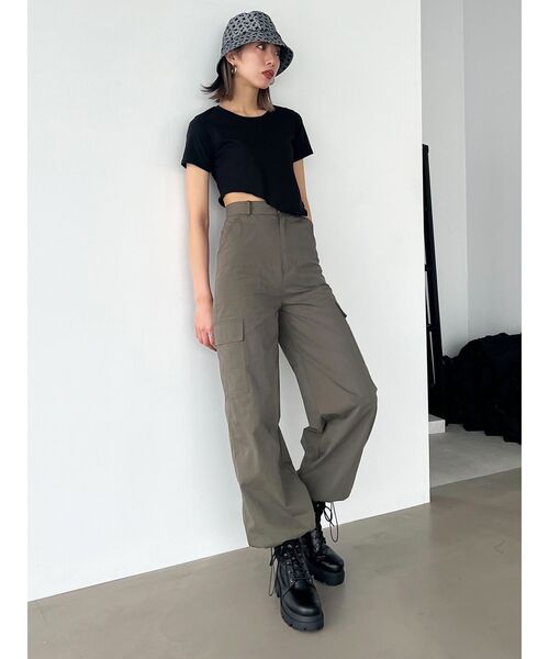 【新品未使用タグ付】EMODAエモダナイロンルーズカーゴパンツ EMODA（エモダ）の「2WAYワイドカーゴパンツ（カーゴパンツ